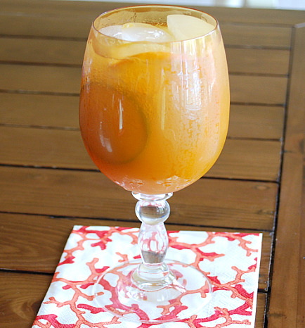 white sangria picnik